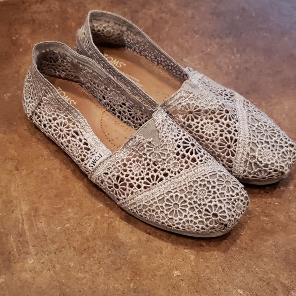 Like New TOMS Crocheted Silver 7.5